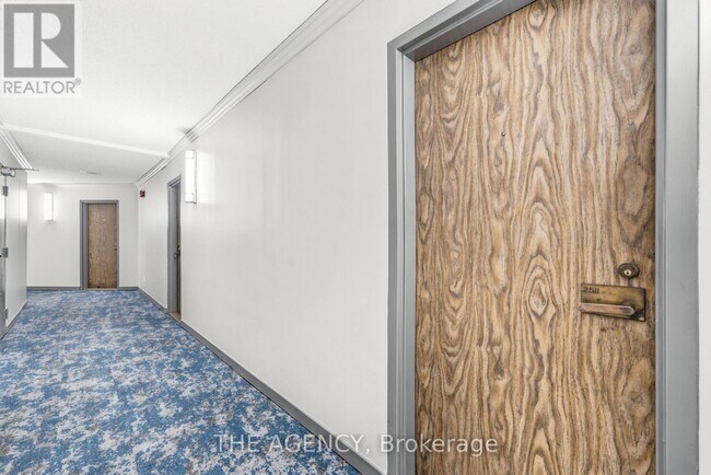 Photo - 2350 Dundas St W Unit 2511A