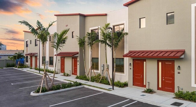 Photo - 1001 NE 58th St