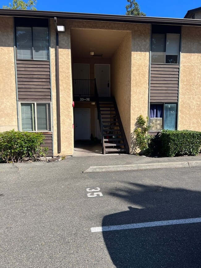 Photo - Newly renovated 2 bed x 1 bath on top floor in Kirkland!