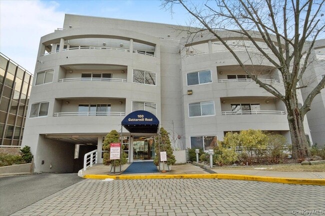 Photo - 100 Cutter Mill Rd Unidad 3F Rental