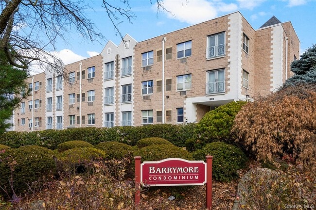 Building Photo - 501 N Barry Ave Unit 3F