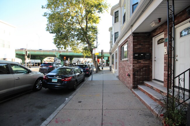 136 Chelsea St Unit 3
