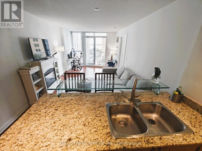 Photo - 208 Queens Quay W Unit 806