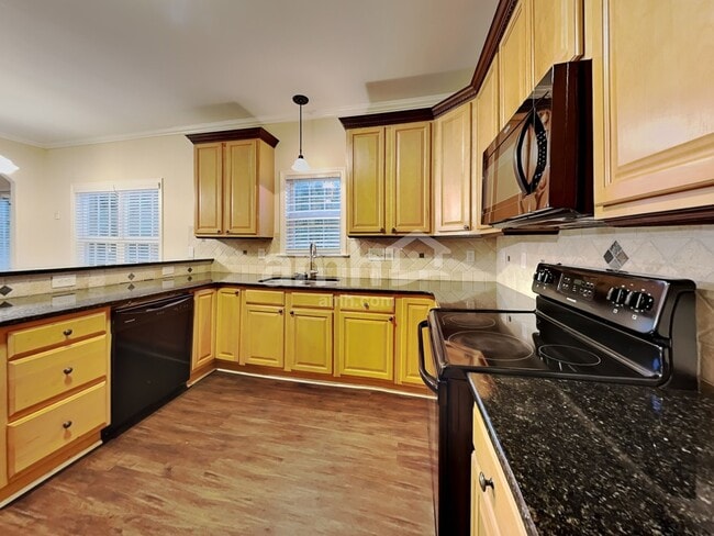 Photo - 483 Quick Silver Dr