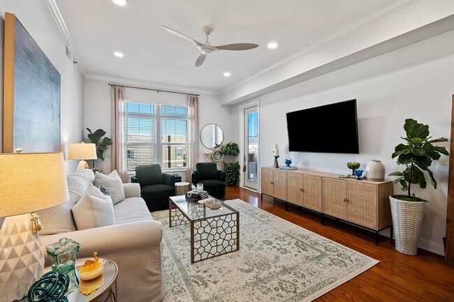 Photo - 125 Pier View St Unidad 407