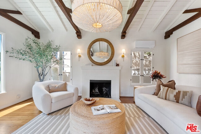 Photo - 864 Wellesley Ave