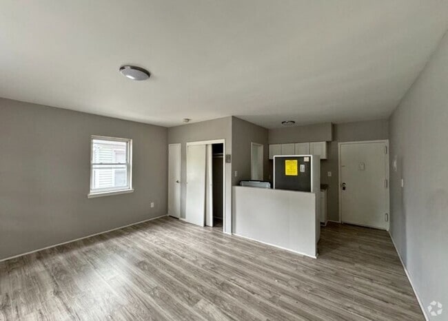 Building Photo - 810 Ryan St Rental