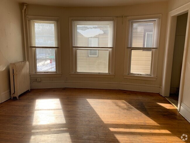 Building Photo - 834 E Gorham St Rental
