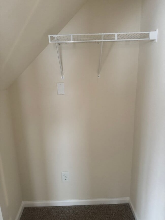 Photo - Fantastic 4br/2.5ba home, Conv to 40, excellent location, Available Now!