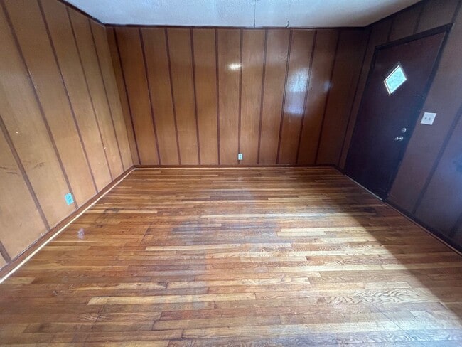 Photo - 3905 Persimmon St