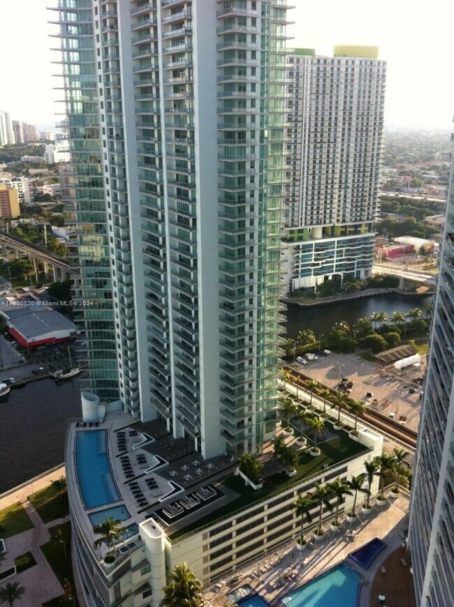 Photo - 92 SW 3rd St