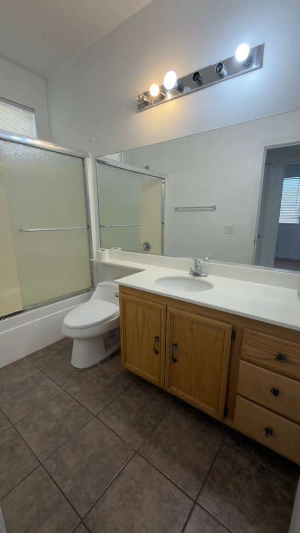 Photo - Spacious 4 Bedroom Home with loft!