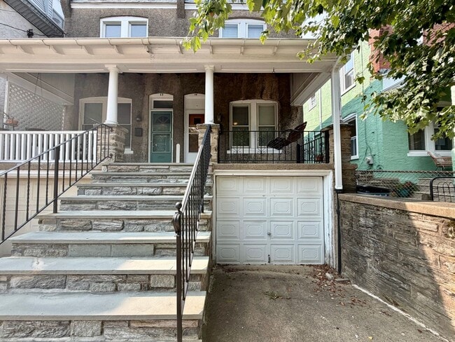 Building Photo - 15 W Abington Ave