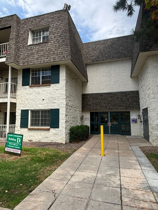 Building Photo - Jasmine Condos Updated 1 bd/1ba Unit 104