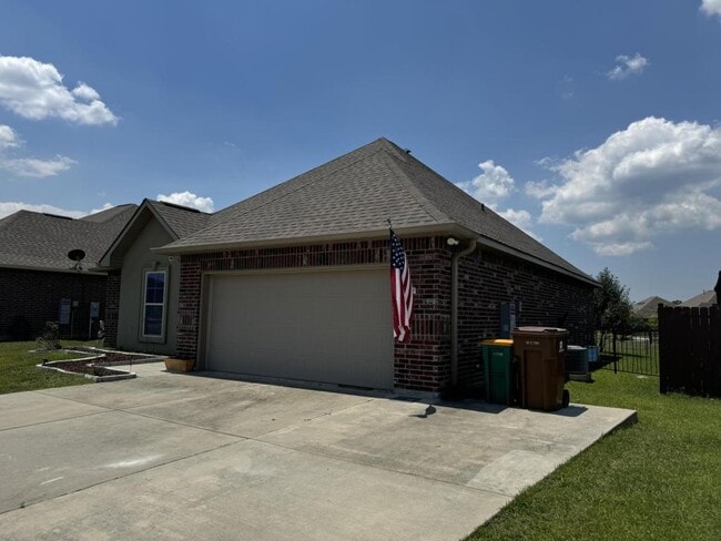 Photo - 16901 Desmare St