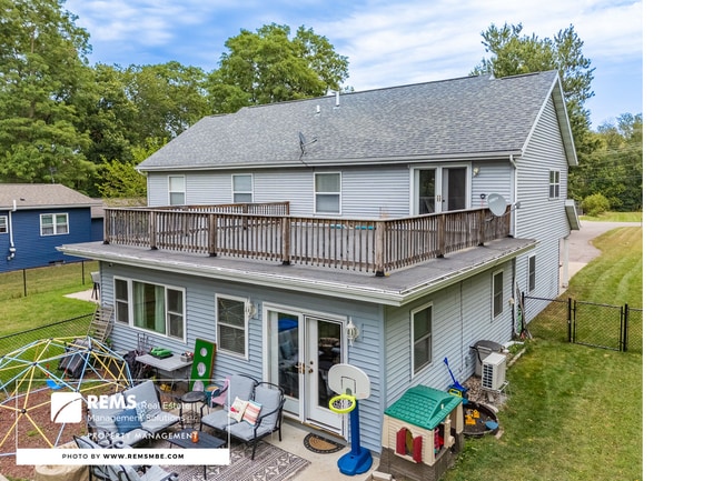 Photo - 815 Island Ct