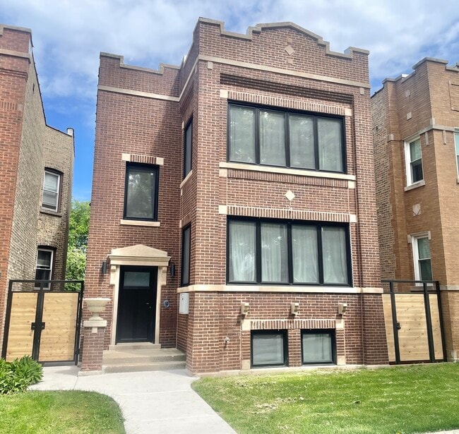 Building Photo - 5937 N Fairfield Ave