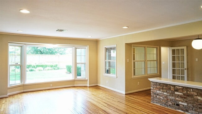 Photo - 2047 McClendon St