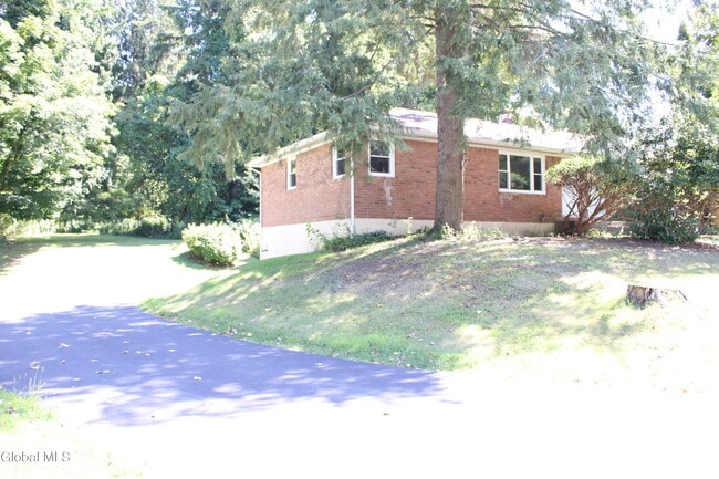 Building Photo - 8 Zelenke Dr Rental