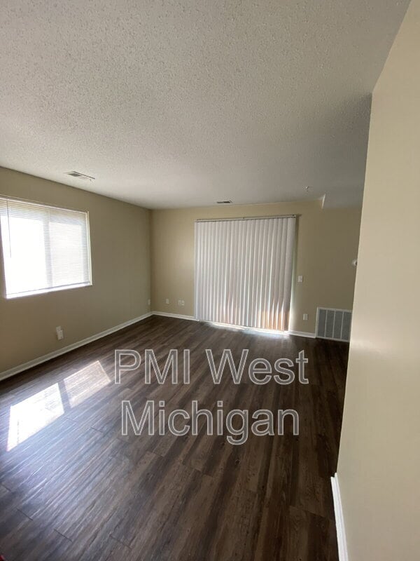 6065 In the Pines Dr SE