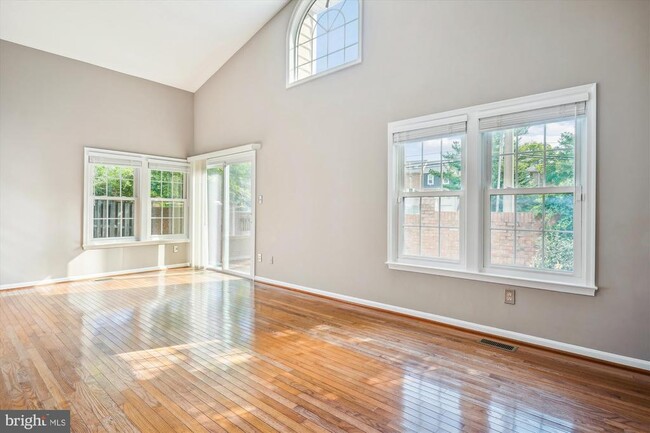 Photo - 7558 Cross Gate Ln