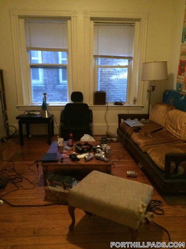 Building Photo - 4 Centre St