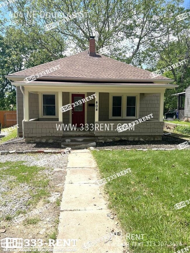 Photo - 404 NE Douglas St House