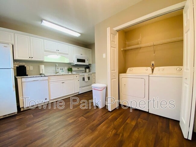 Photo - 326 Greendale Pl
