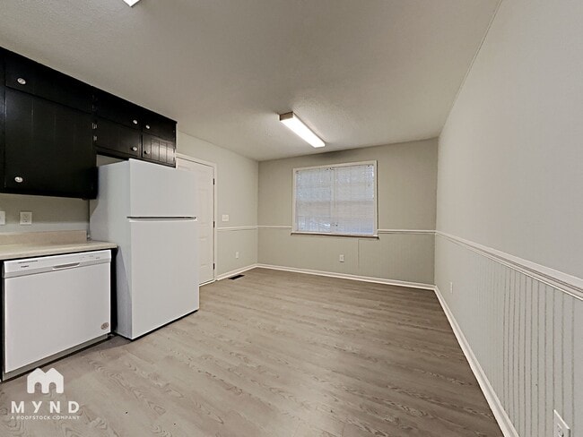 Photo - 2624 Garry St