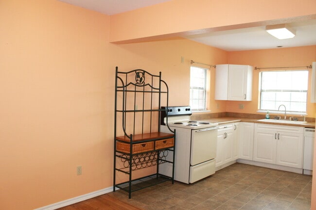 Photo - 1+ Acre - Choctaw-Nicoma Park Cutie!