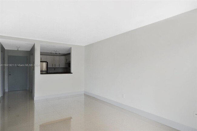 Photo - 1540 Meridian Ave Condo Unit 4C