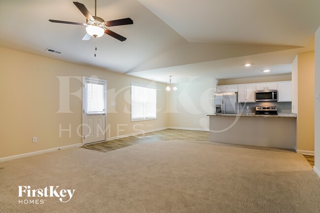 Photo - 84 Winter Red Wy