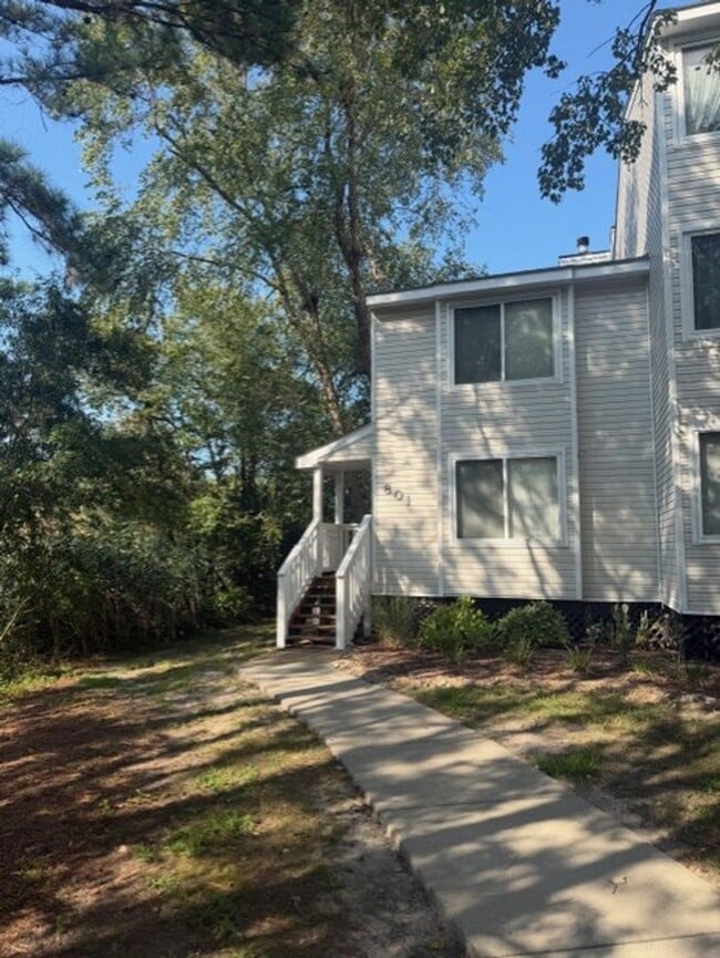 Building Photo - 801 Seawinds Ln