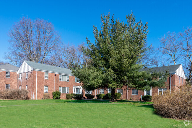 Building Photo - Brookdale Gardens Condo