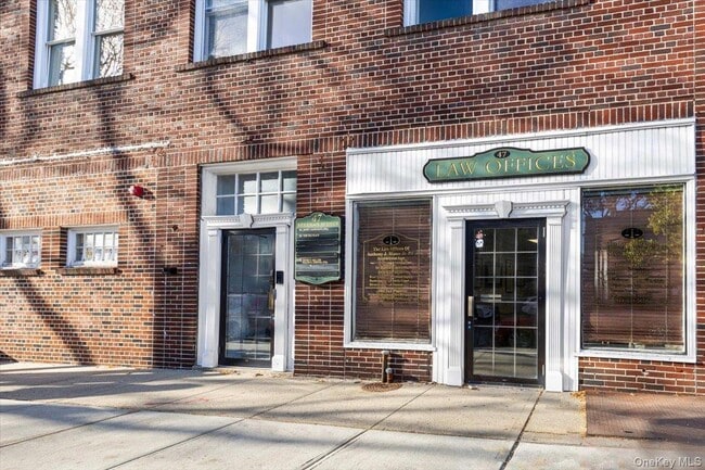 Building Photo - 47 Beekman Ave Unit 31