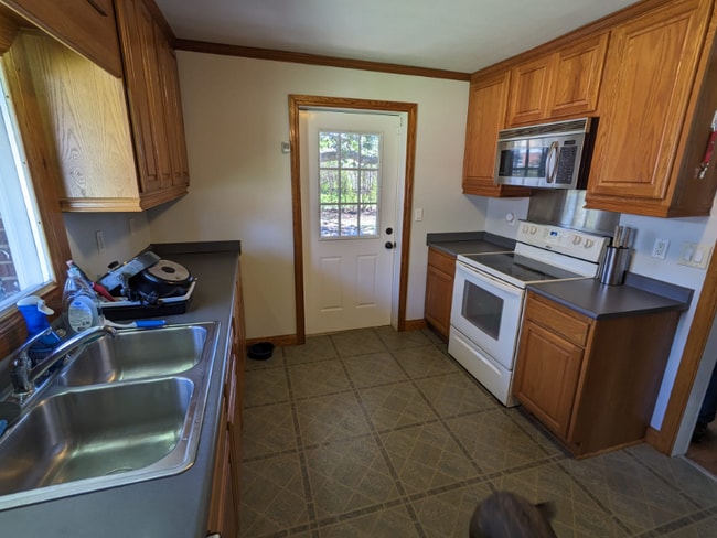 Photo - 404 Ewing St NW