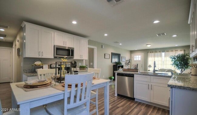 Photo - 567 N 42nd Dr
