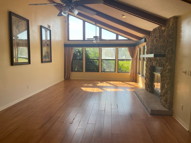 Great toom living toom - 1074 Club House Blvd