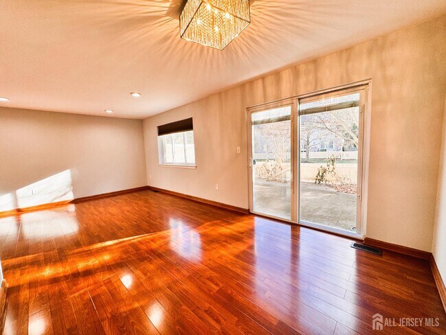 Photo - 160 Thoreau Dr