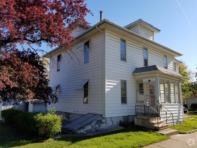 Building Photo - 2121 Walnut St Rental