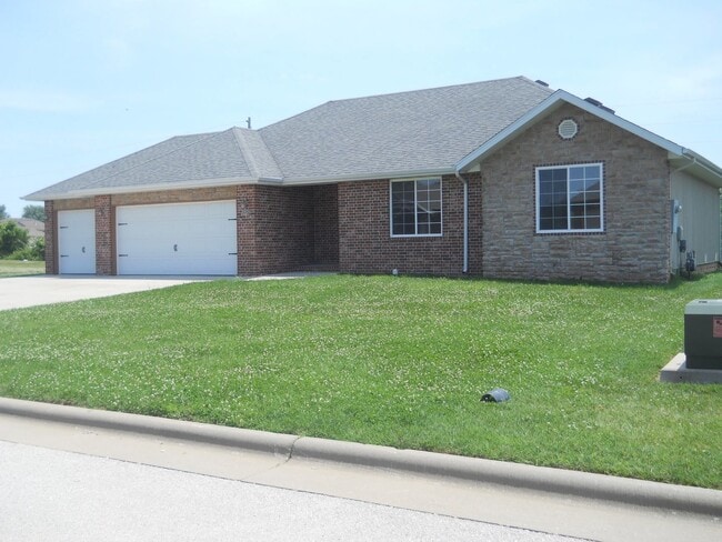 Building Photo - Beautiful 3 bedroom house in Battlefield!