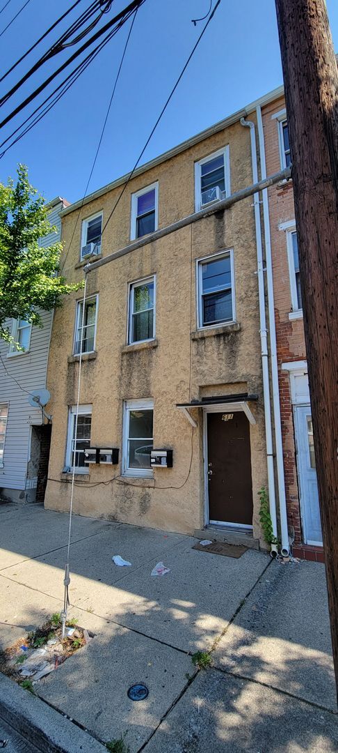 Building Photo - 611 N Front St Unit 611 N Front St - Apt #1