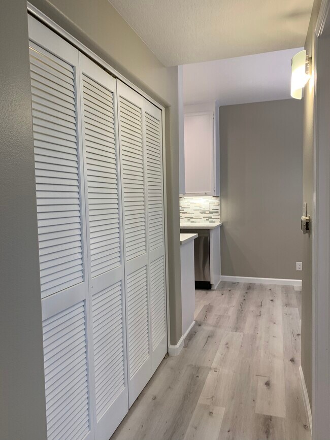 Photo - 15153 Burbank Blvd