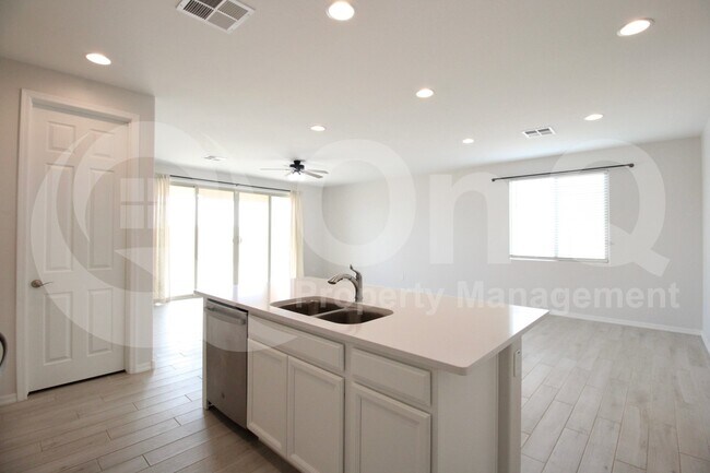 Photo - 1033 W Shannons Way