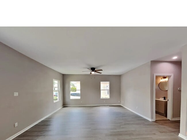 Photo - 138 Hess St