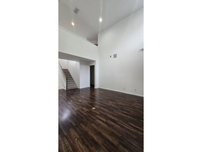 Photo - 4 b 2.5 b House w 2 car garage in Spring Isle