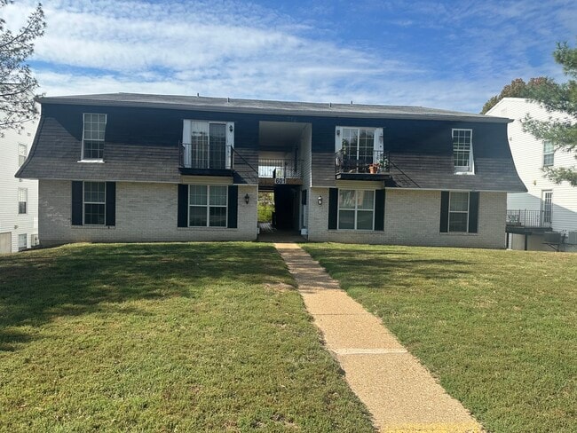 Building Photo - Westmoor Place 601 Unit 9