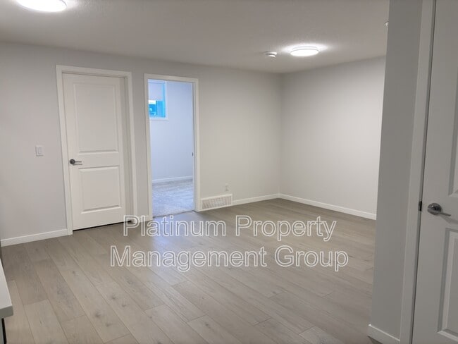 Photo - 45 Creekview Mnr SW