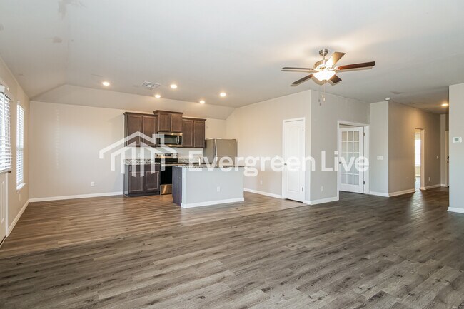 Photo - 1600 Maroon Dr