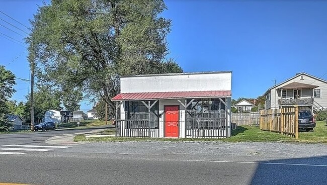 Building Photo - 1004 Fairview Ave